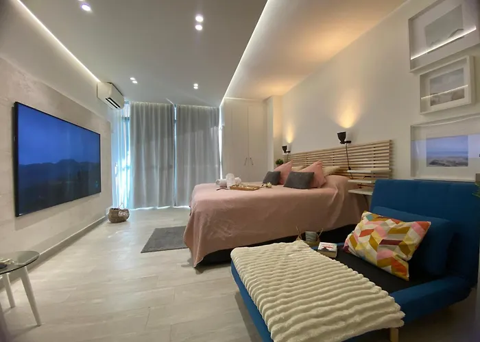 Estudio Con Vistas Mar Junto A Puerto Marina